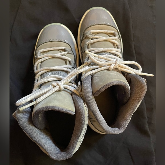 Used cool grey Jordan 11 size 1.5Y no box - Picture 6 of 7